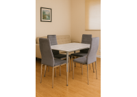 ΤΡΑΠΕΖΑΡΙΑ ΧΡΩΜΙΟΥ - ΑΣΠΡΗ ΣΕΤ ΜΕ 4 ΚΑΡΕΚΛΕΣ ΥΦΑΣΜΑ VELURE ΓΚΡΙ